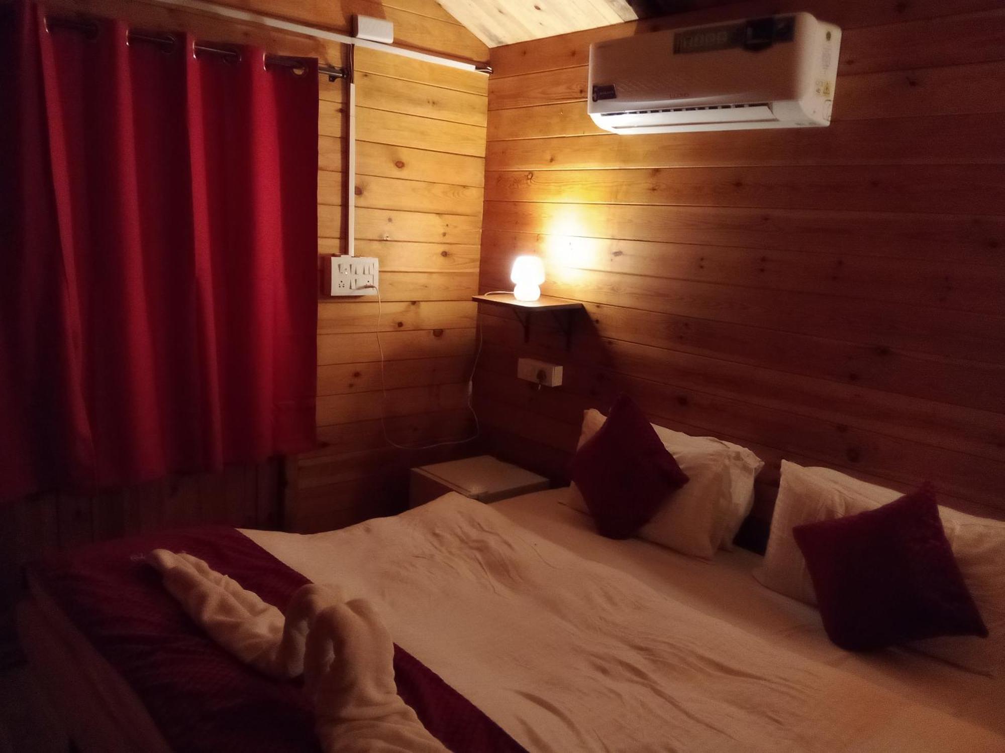 Отель The Cool Huts Ashvem Beach Экстерьер фото