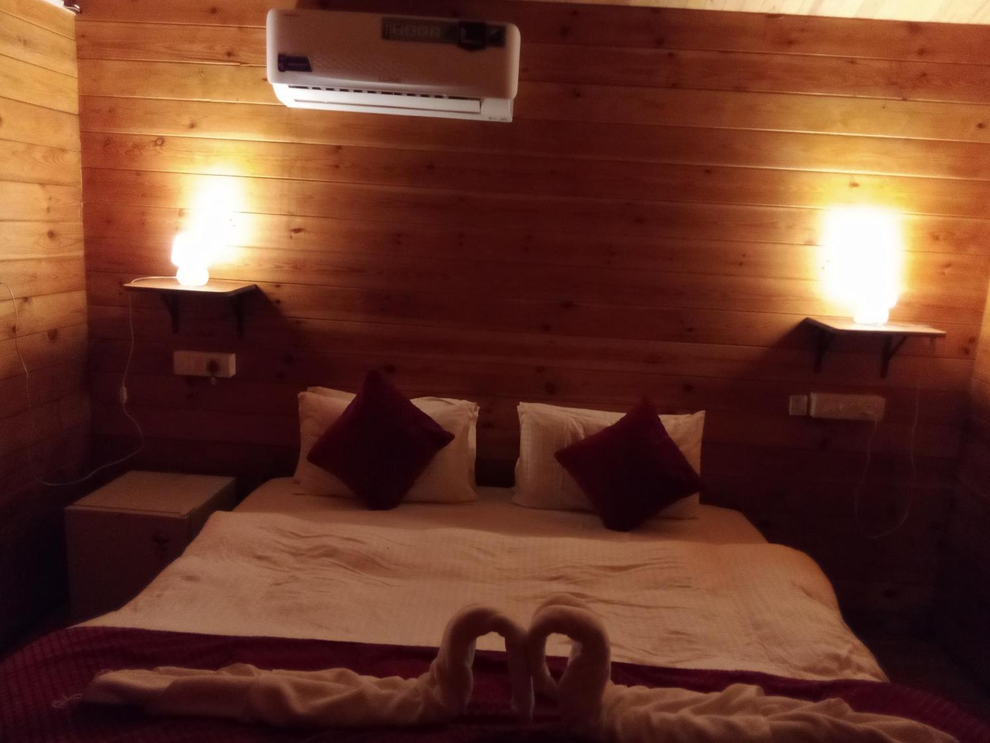 Отель The Cool Huts Ashvem Beach Экстерьер фото