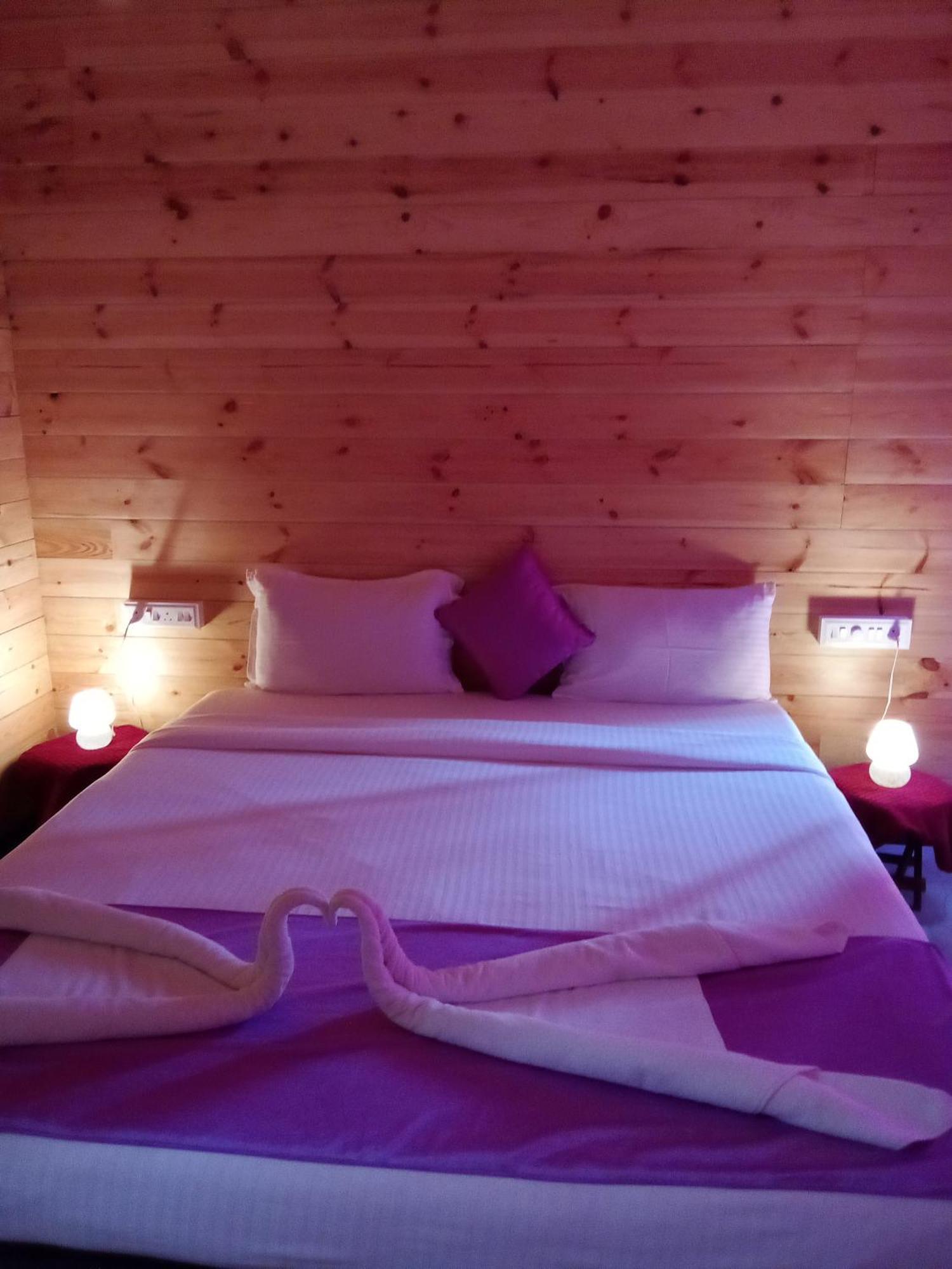 Отель The Cool Huts Ashvem Beach Экстерьер фото
