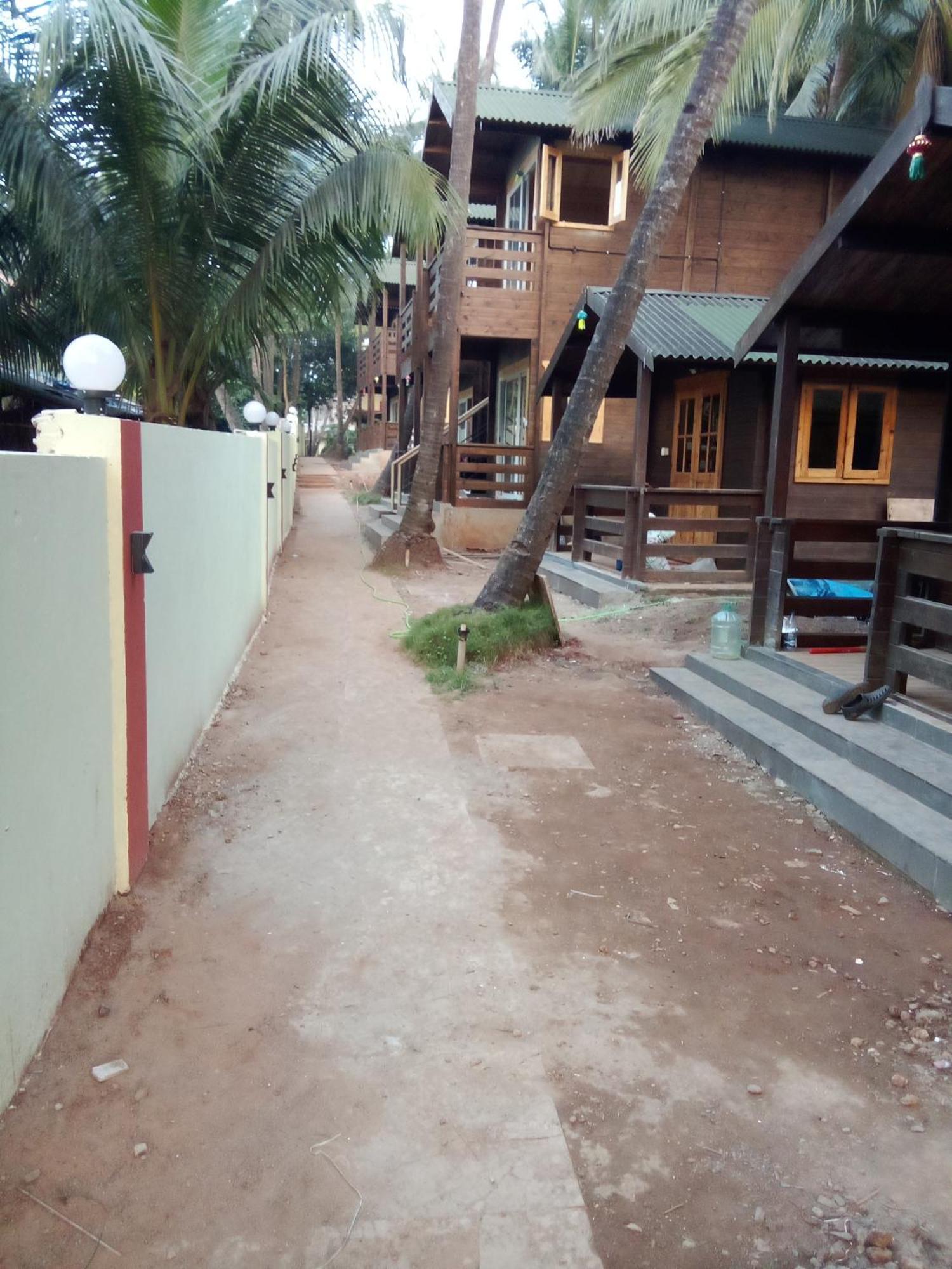 Отель The Cool Huts Ashvem Beach Экстерьер фото