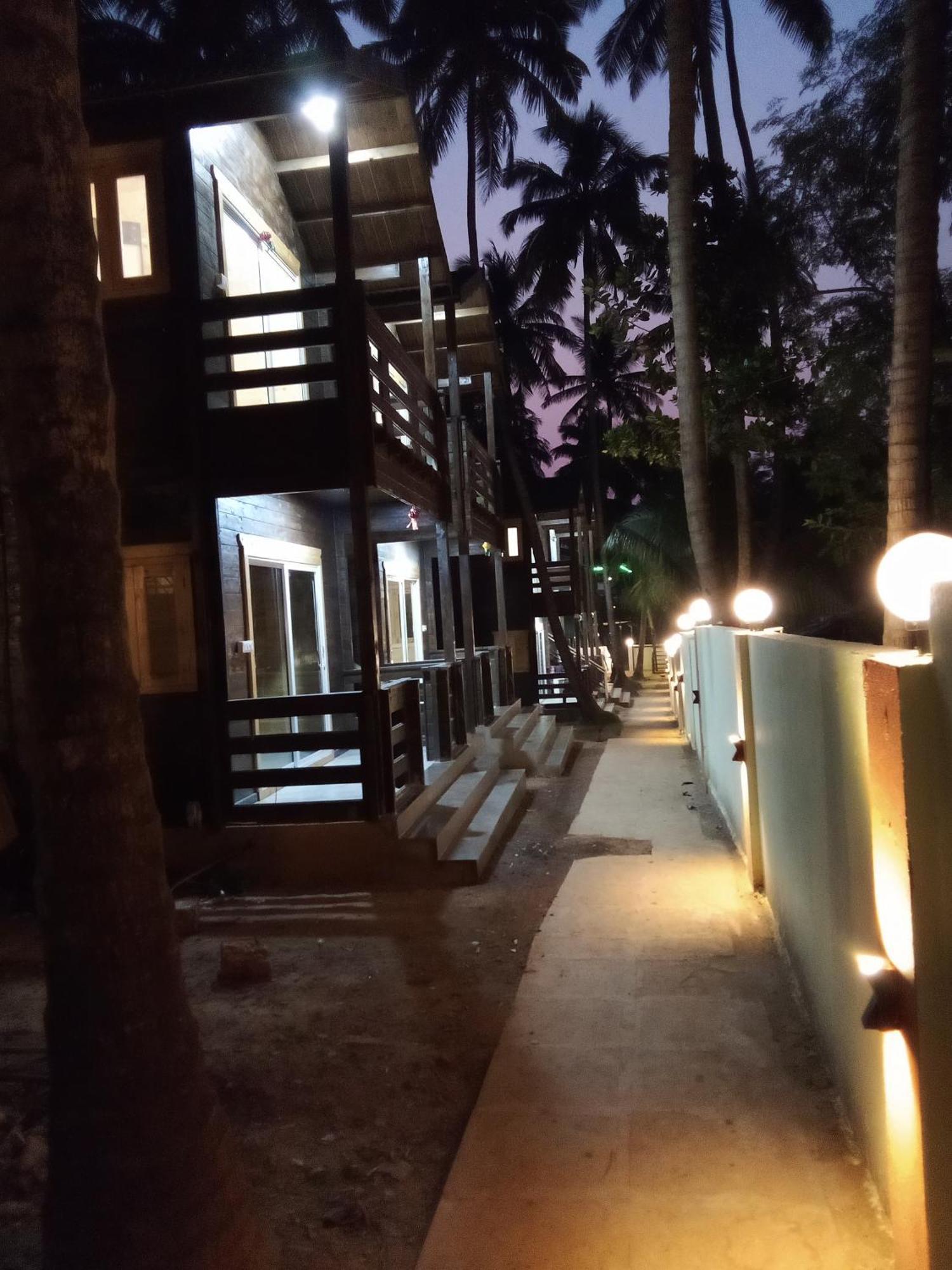 Отель The Cool Huts Ashvem Beach Экстерьер фото